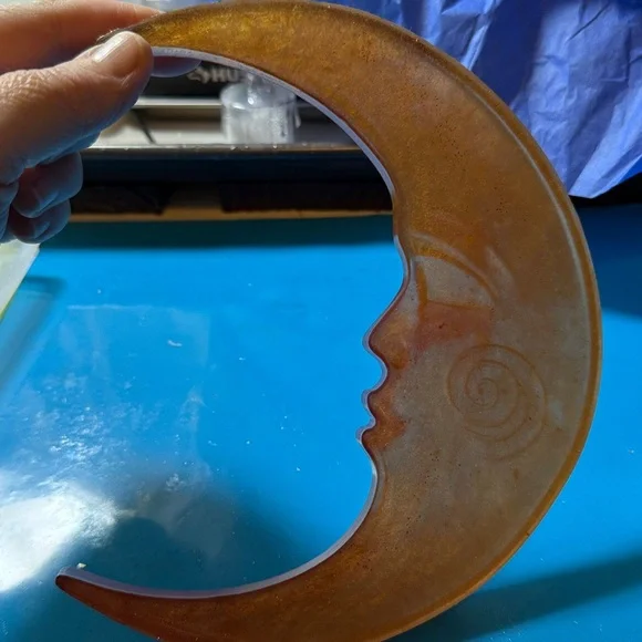 Unique Resin Gold Crescent (Left)Moon Wall Decor - Picture 9 of 15